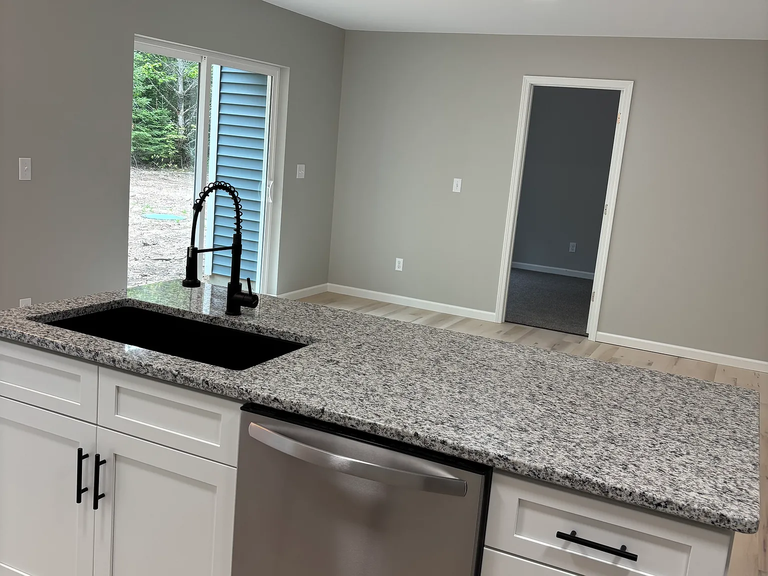 3 bed, 1755 sqft, $2,200 — Photo 4