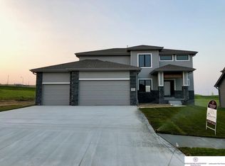 18314 Hampton Dr, Omaha, NE 68136