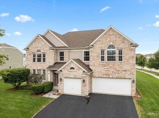301 Winthrop Dr, Oswego, IL