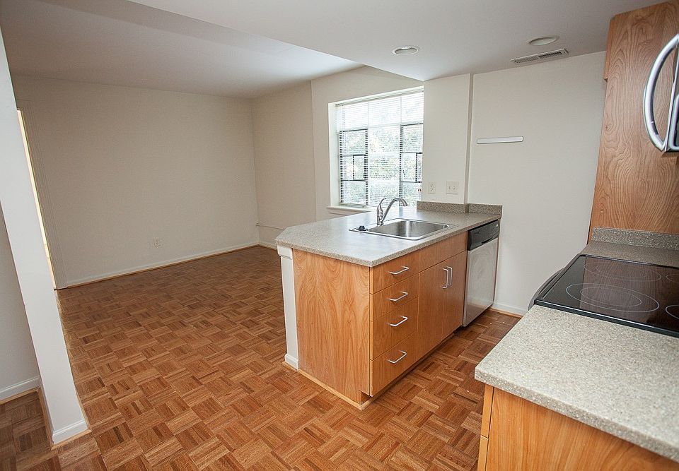 1st image of 85 Campbell St APT B6