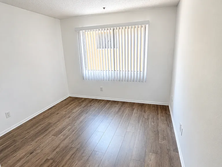 5531 Corteen Pl — Photo 7