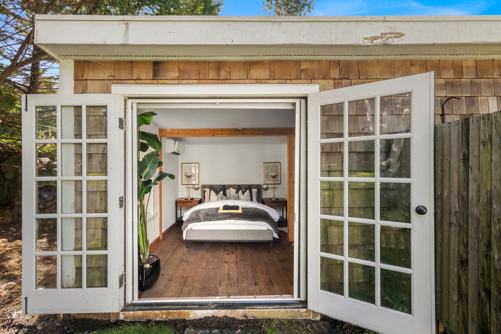  Detached Out Building Bonus Room