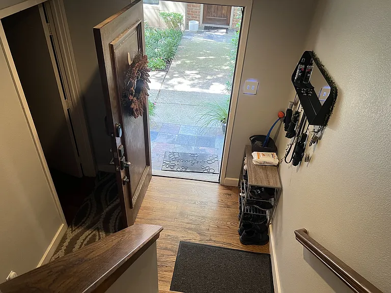 2411 N Hall St #6 — Photo 11
