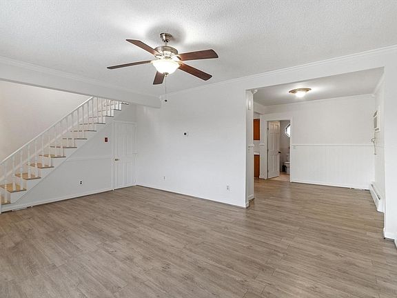 4th image of 524 Merrimack St