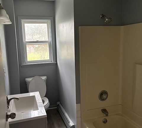 5th image of 958 Hoosick Rd #1