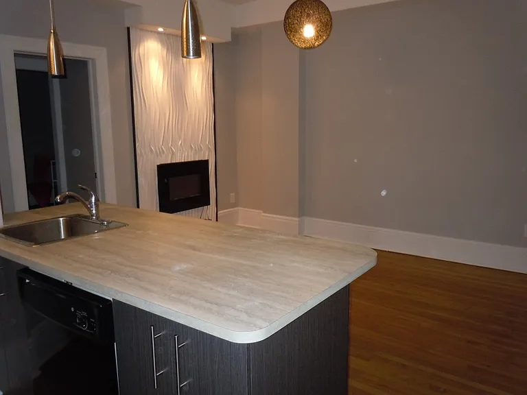 214 Gloucester St — Photo 17