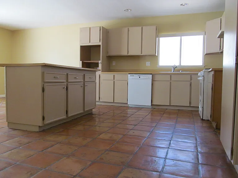1816 Hermitage Dr — Photo 5