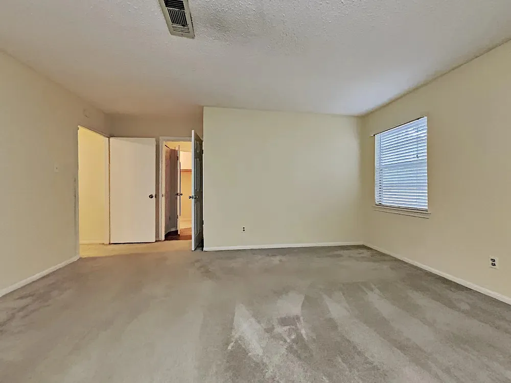 4 bed, 2.5 bath, 2831 sqft, $1,350 — Photo 4