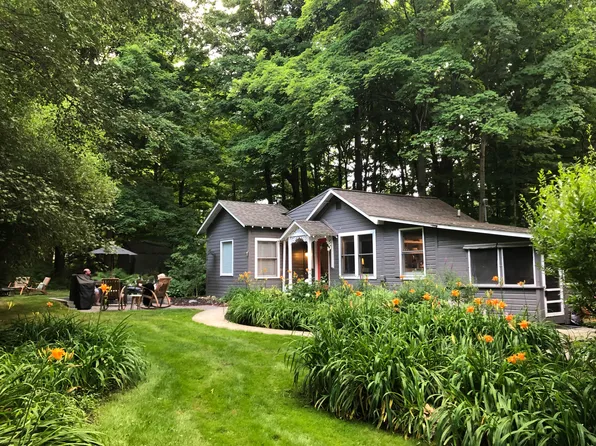 963 Allegan St, Saugatuck, MI 49453