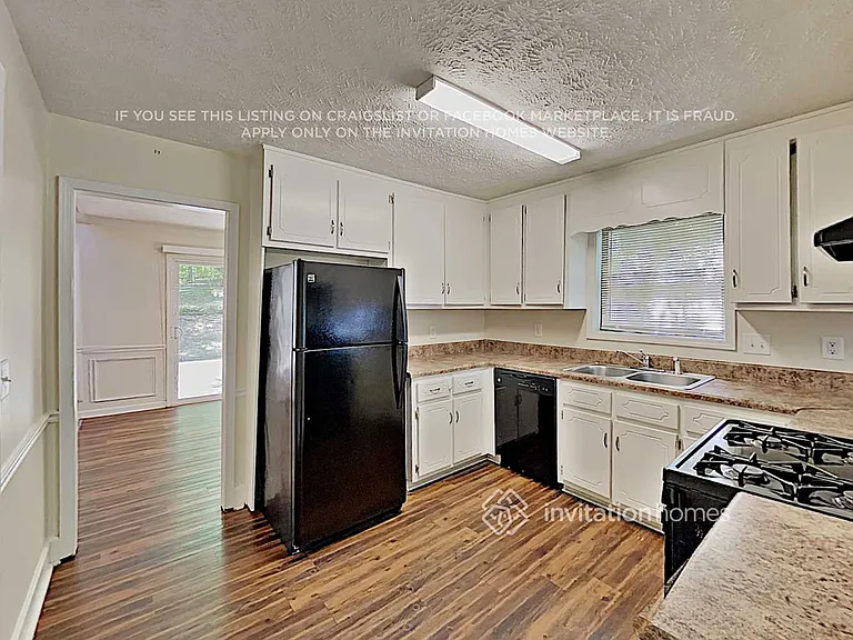 4042 Maxanne Dr NW — Photo 7