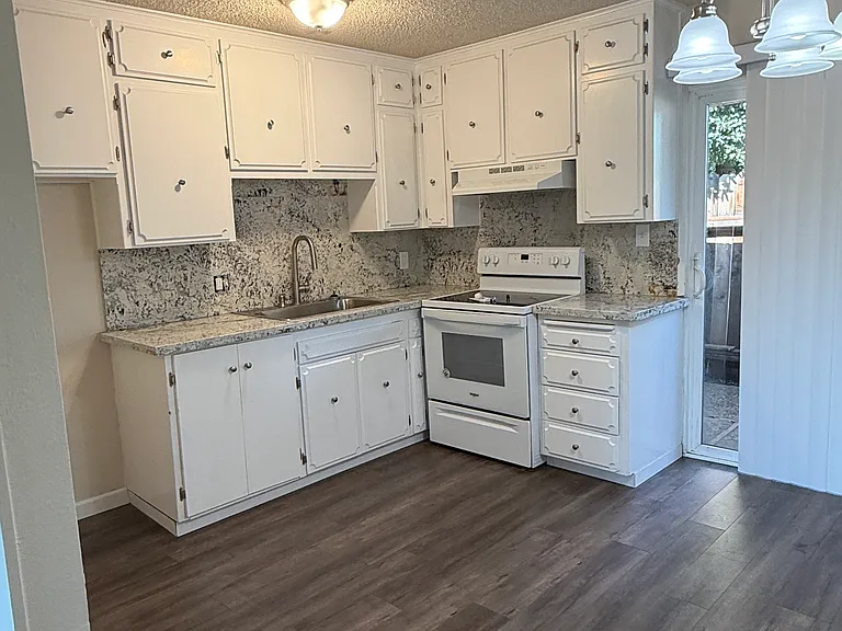 1720 W Ashlan Ave — Photo 1