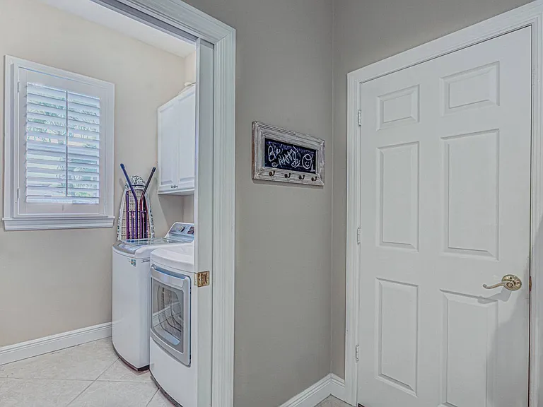 454 Island Cir — Photo 21