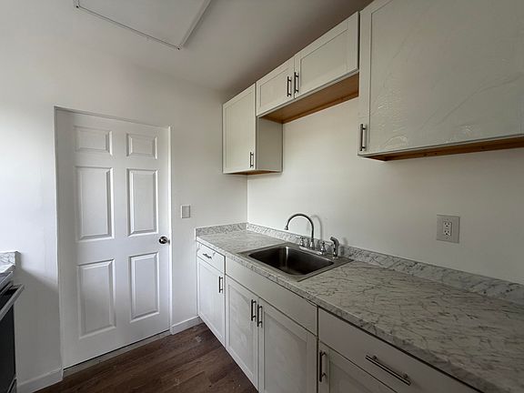 5th image of 1721 NE 52nd St