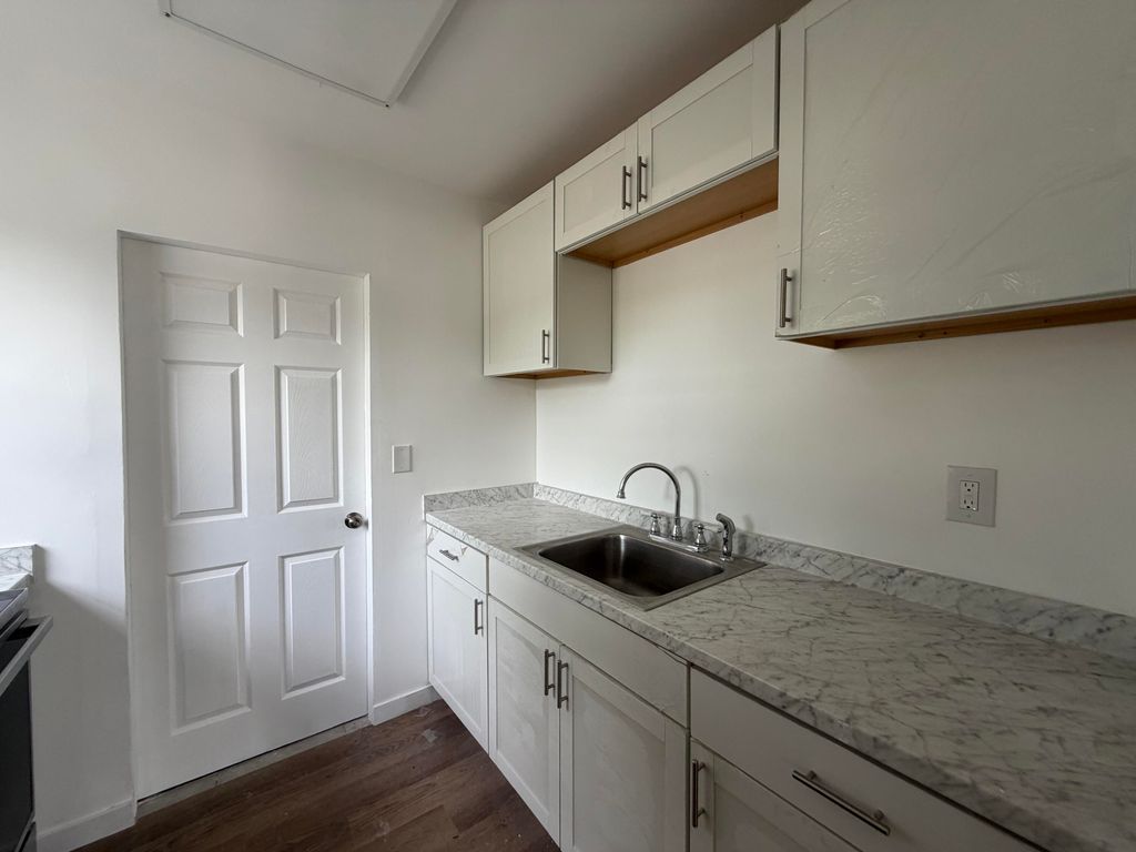 1721 NE 52nd St, photo 5
