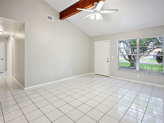 4th image of 229 E Cedarwood Cir