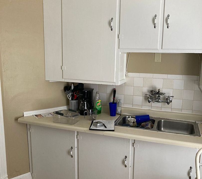 2nd image of 200 Bond St #201