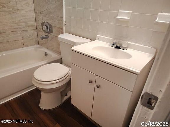 5th image of 3032 W 5TH Street