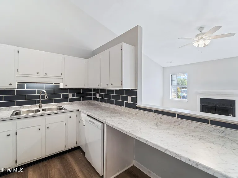 126 Witten Cir #B — Photo 8