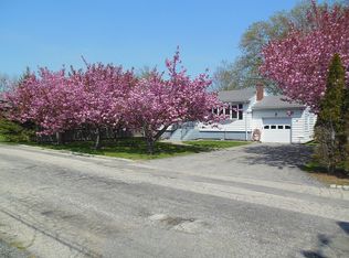 49 McCormick Rd, Newport, RI 02840