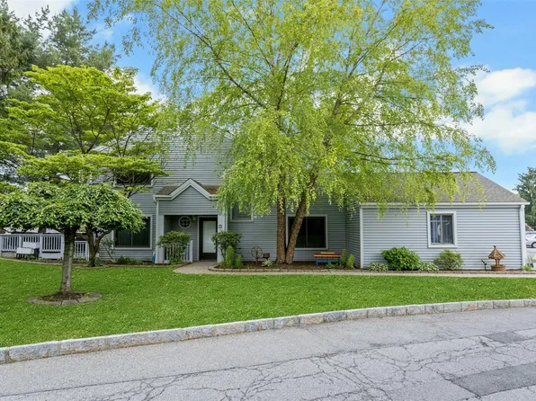 72 Tennis Court Lane, Mohegan Lake, NY 10547