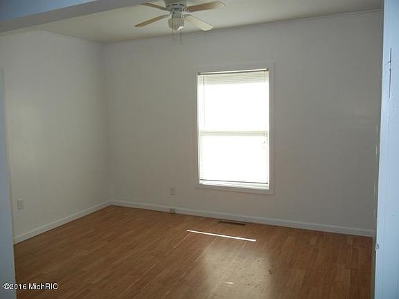 3rd image of 90 Kingman Ave E