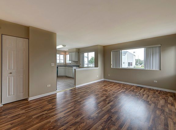 4th image of 906 Greenleaf Dr