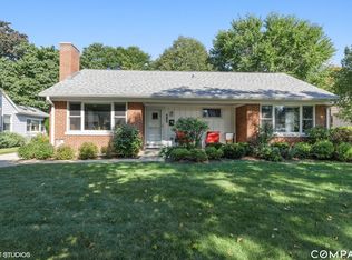 819 S Vail Ave, Arlington Heights, IL 60005
