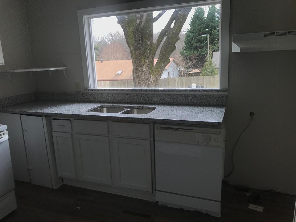 1st image of 35 Alice Ave