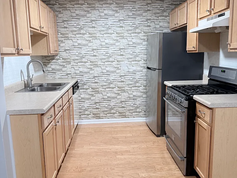 1285 N Red Oak Cir #1 — Photo 2
