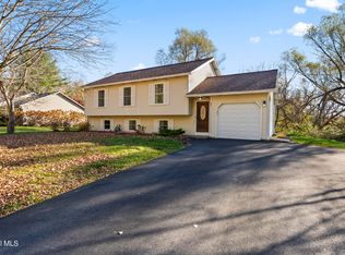 87 Algonquin Road, Clifton Park, NY 12065