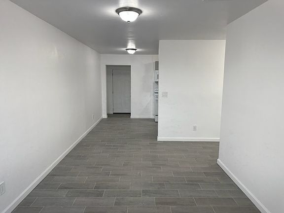 4th image of 330 W Wyoming St