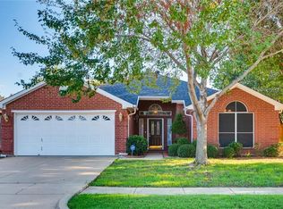 200 Manor Way, Arlington, TX 76018