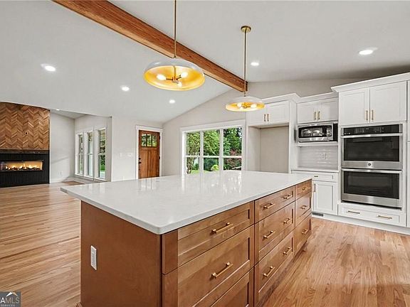 4th image of 2098 Dundee Dr SE