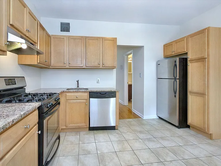 80 Pine St #2 — Photo 13