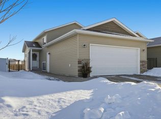 6196 35th St S, Fargo, ND 58104