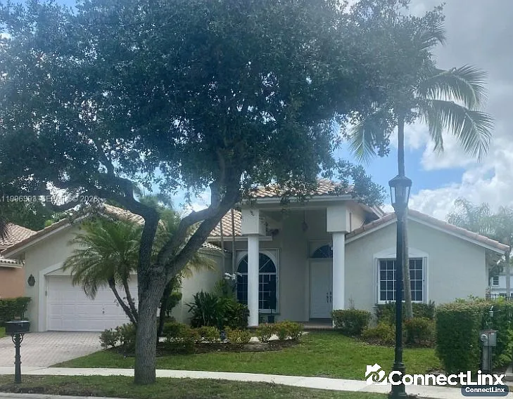 3066 Lakewood Cir