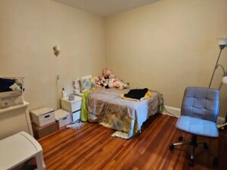 5 Euston St #2 — Photo 3