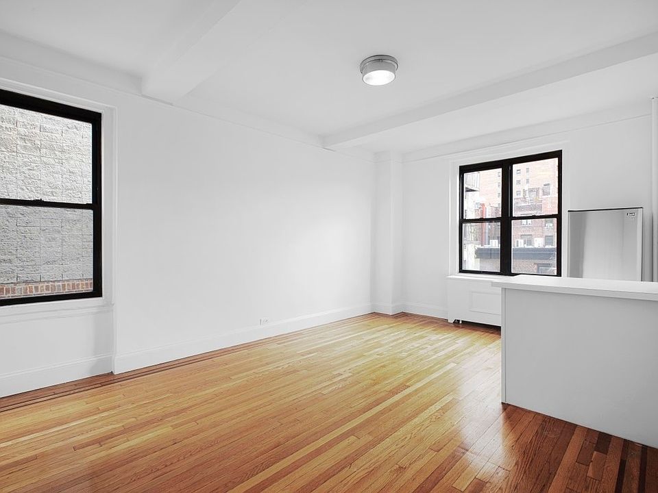 1st image of 208 W 23rd St APT 516