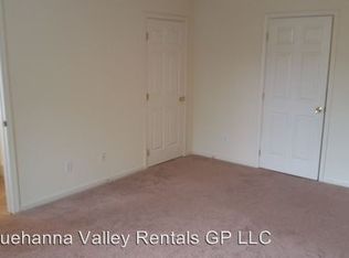 16 Carousel Cir, Hershey, PA 17033