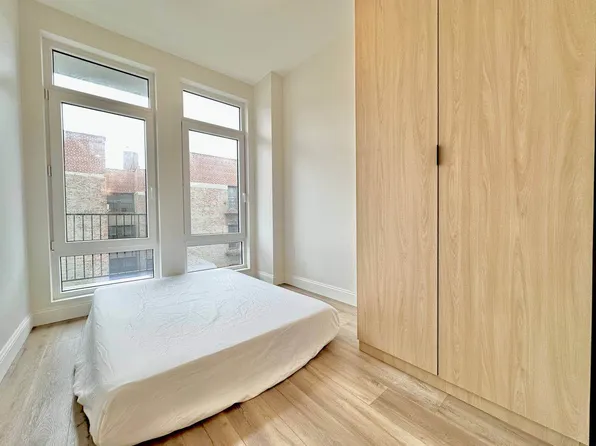 264 Sullivan Place image 5 of 7