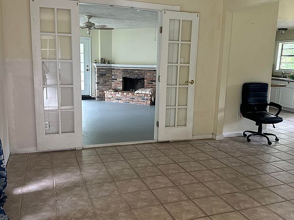3rd image of 421 Nancy Dr