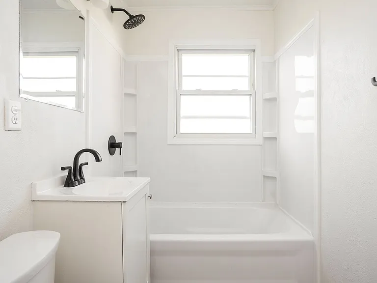 1825 E Legrande Ave — Photo 11