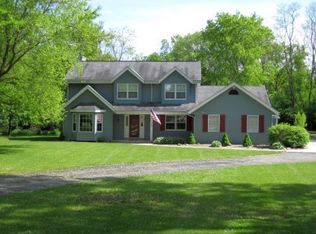 S77W31475 Century Dr, Mukwonago, WI 53149