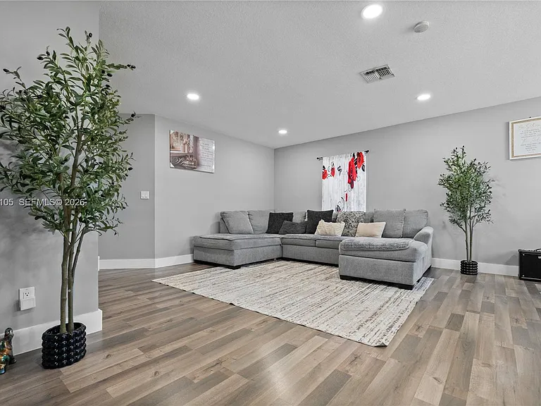 401 NW Kilpatrick Ave — Photo 5
