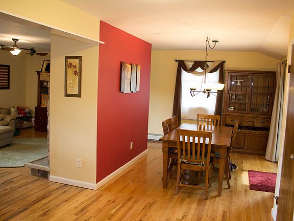 4th image of 48 Ronkonkoma Dr