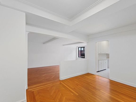 4th image of 19 E 80th St APT 5C
