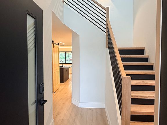 3rd image of 501 Camellia Dr #A