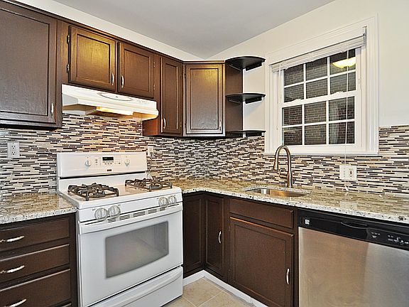5th image of 505 S Veitch St
