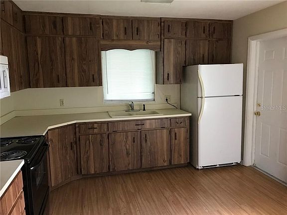 2nd image of 5820 Lake Grove Dr