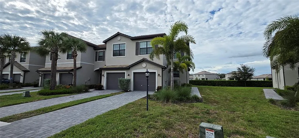 3 bed, 2.5 bath, 1879 sqft, $2,650 — Photo 1